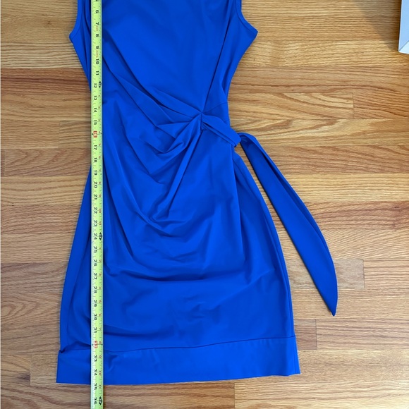 Elegant Blue Sleeveless Dress - Picture 4 of 6